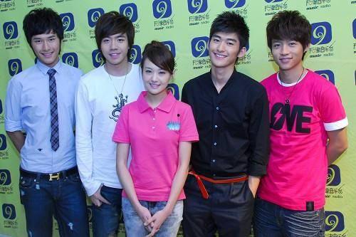 吃瓜娱乐微博图片背景图,揭秘吃瓜娱乐微博背景图背后的故事