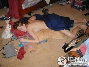 美女喝醉酒图片,美女醉眼朦胧，尽显风情万种